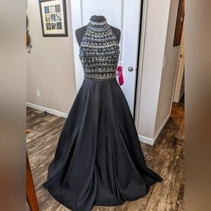 NWT Paparazzi By Madeline Gardner Prom Dress. Size 11/12
